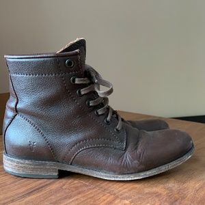 Women Frye boots - us 8 - dark brown